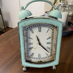 Antique design wall/stand clock